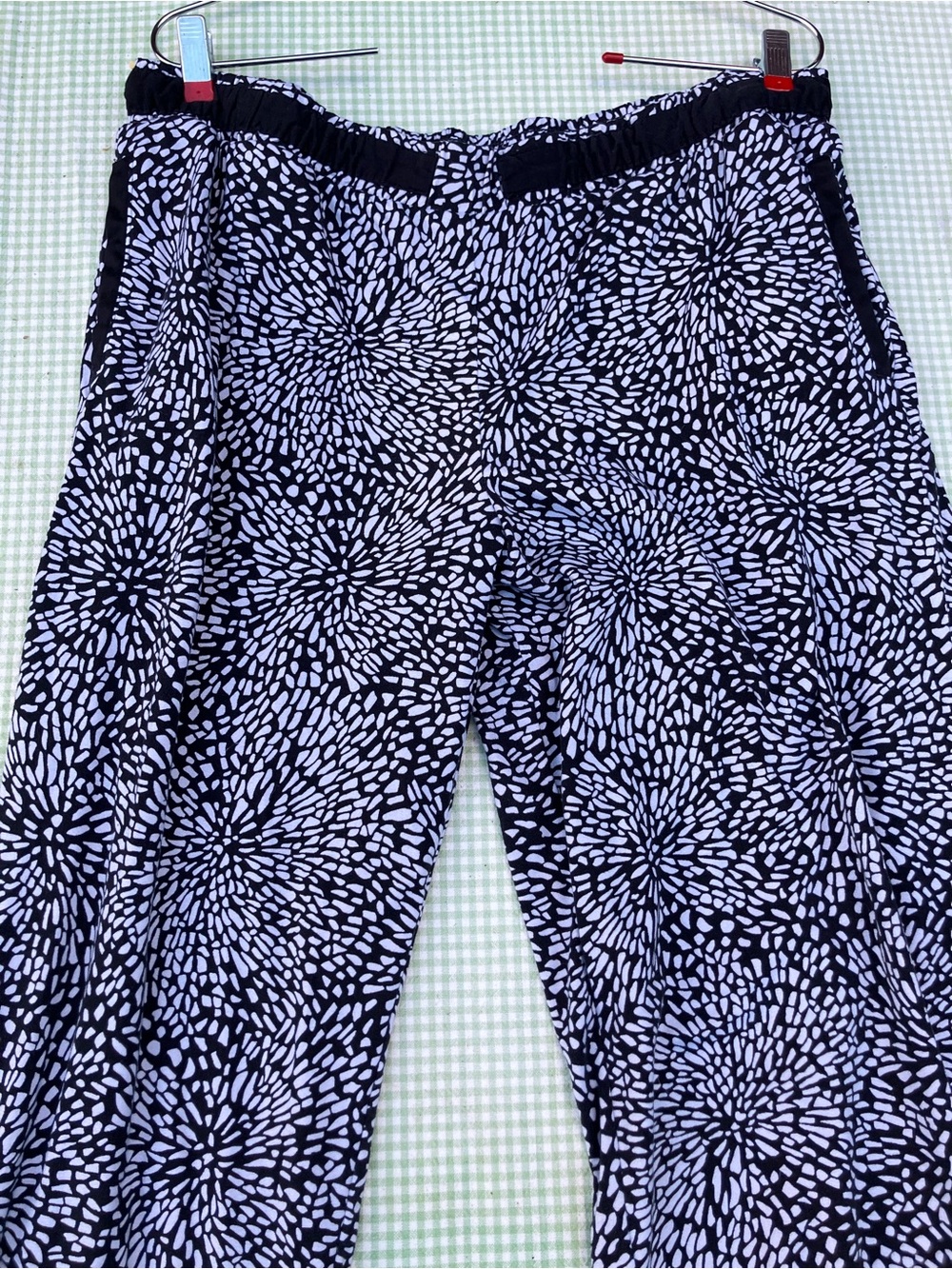 DKNY silver and black pull on pants size large